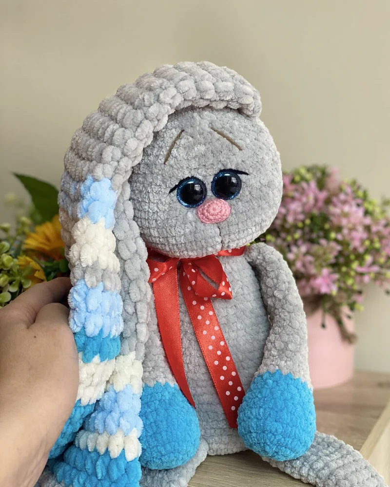 Вязаная зайка амигуруми