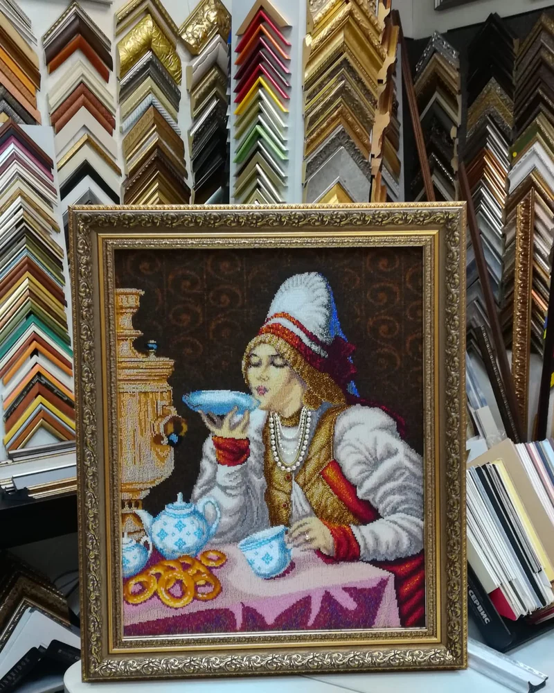 Картина, вышитая бисером «За чаем»