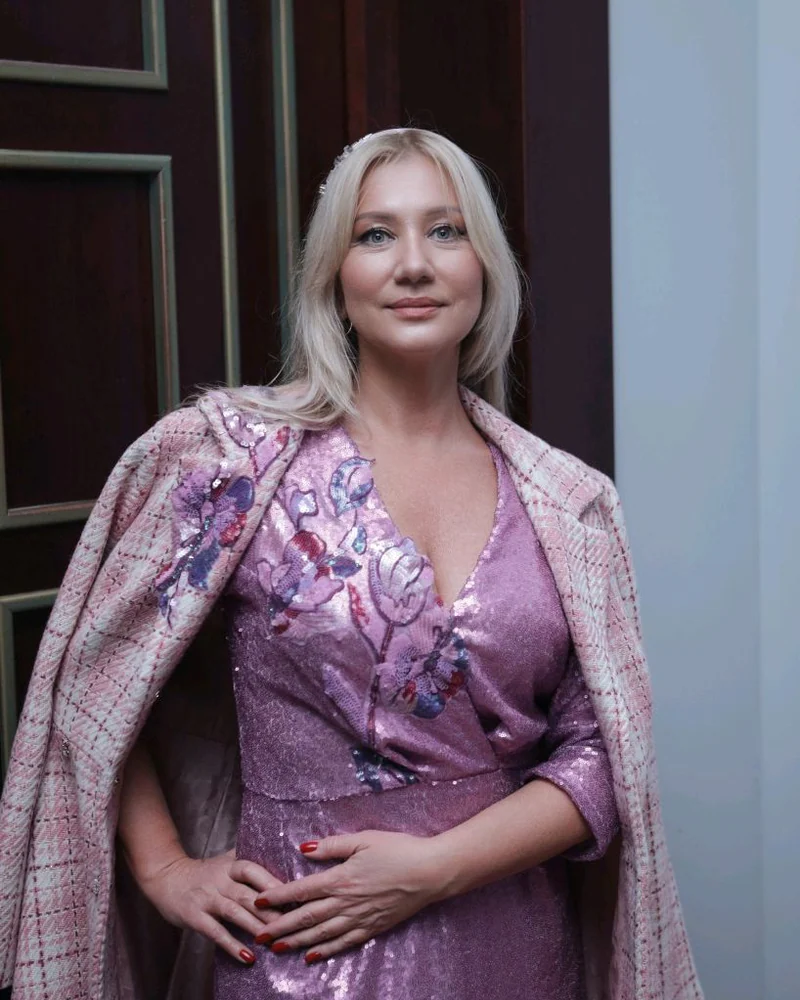 Пальто платье Фуксия, ручная вышивка, премиум класс
