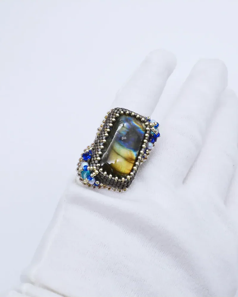 Кольцо с натуральным лабрадором и Swarovski