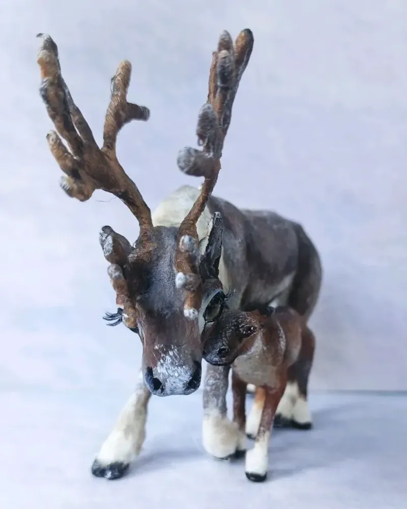 Ватная игрушка «Северные олени» — 13×12×6 см