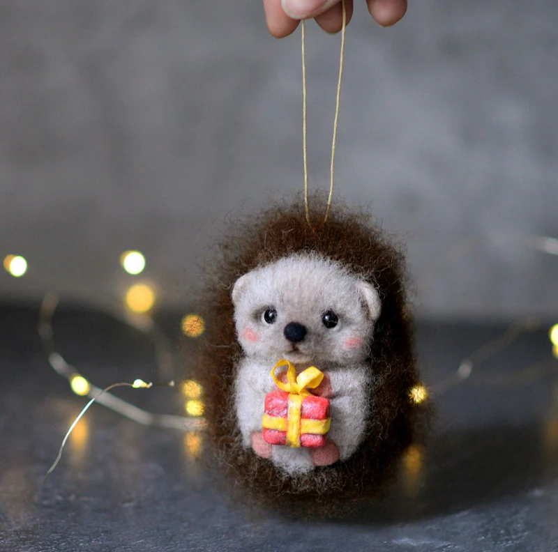 Ёлочная игрушка Ёжик из шерсти