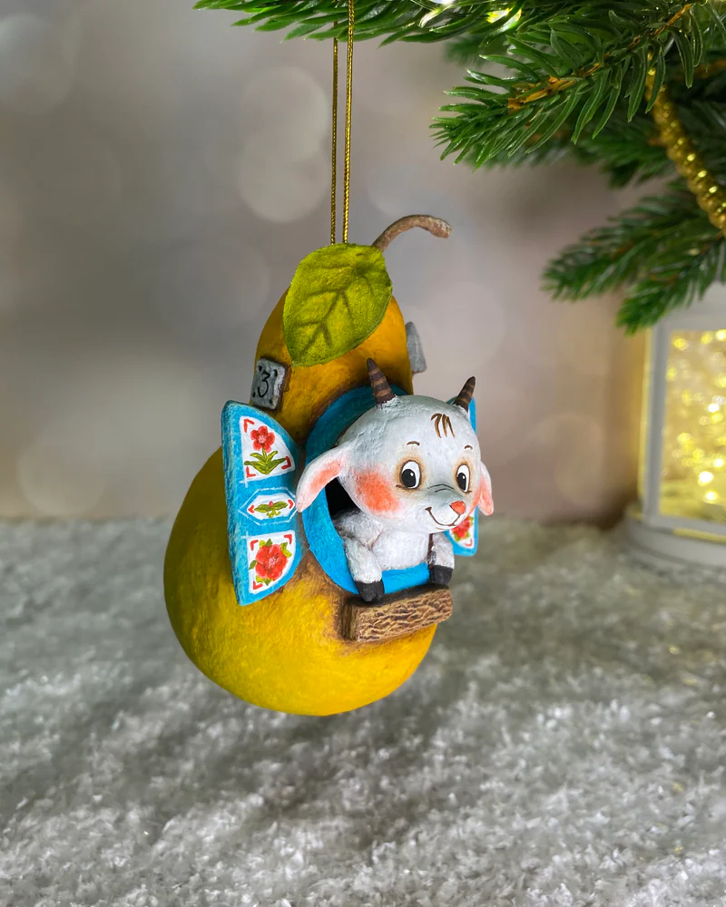 Ёлочная игрушка «Козлик в груше»