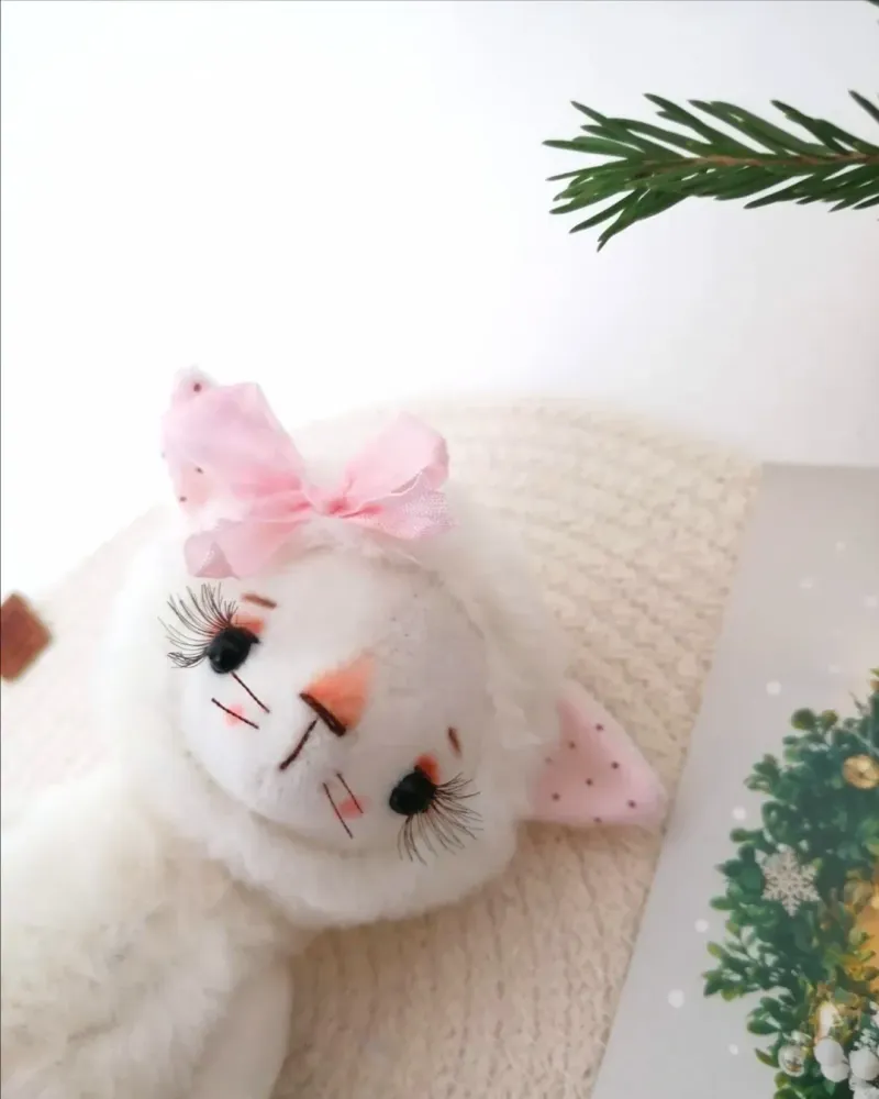 Белая кошечка, 18 см