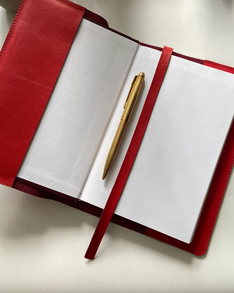 Обложка на книгу, ежедневник А5 с росписью — красный