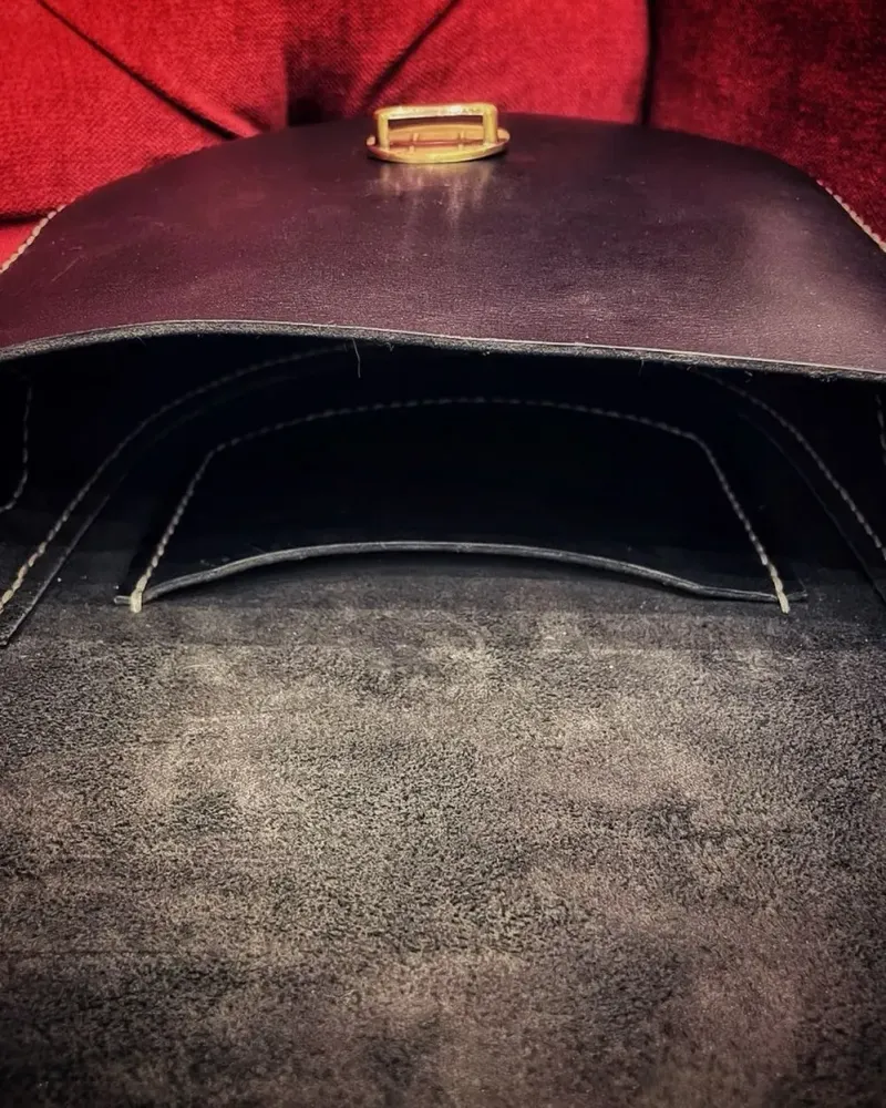 Сумка crossbody из чёрной кожи через плечо — Чёрный