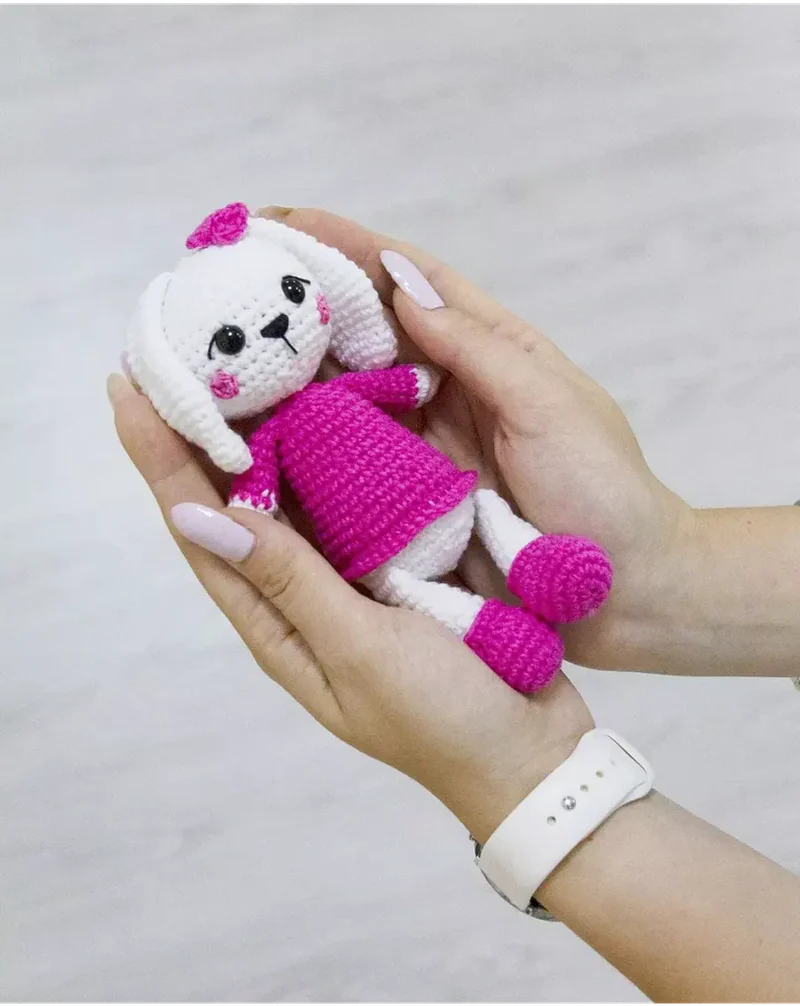 Вязаная игрушка зайка, белый — белый