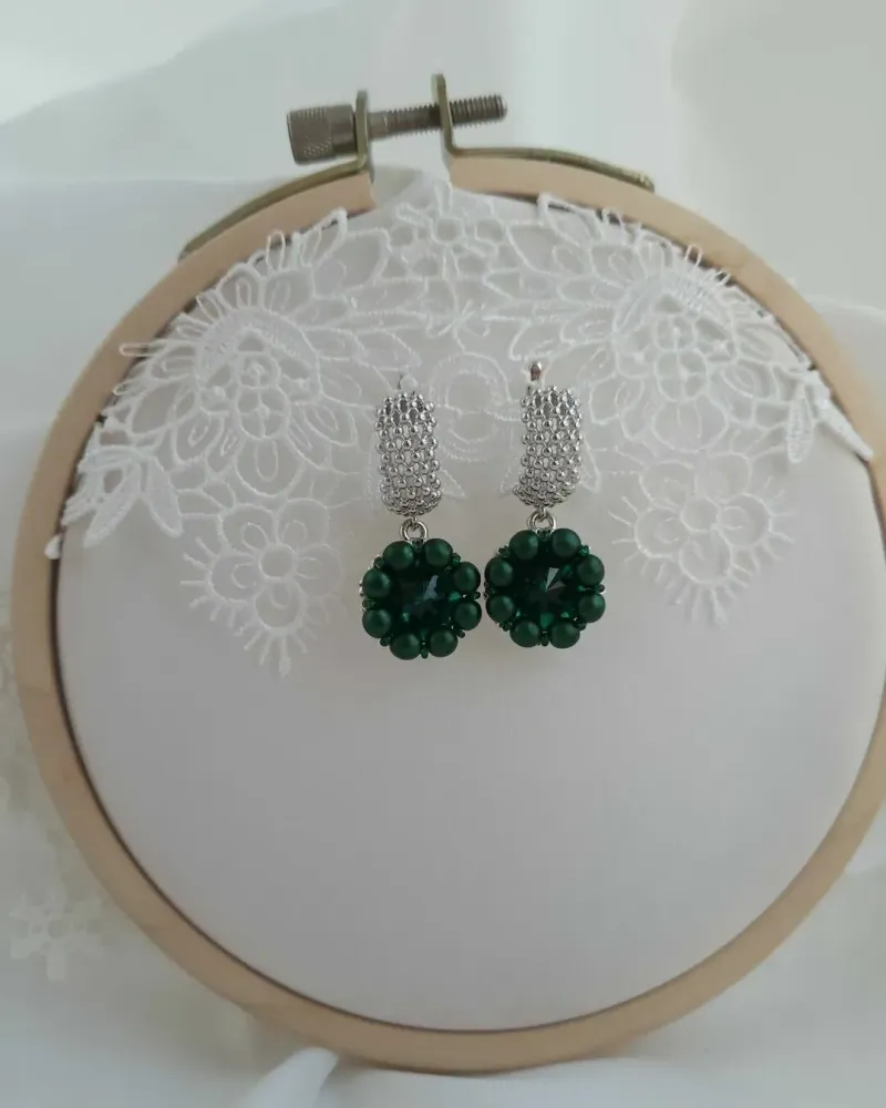 Серьги классические с жемчугом, ювелирное плетение — Зелёные