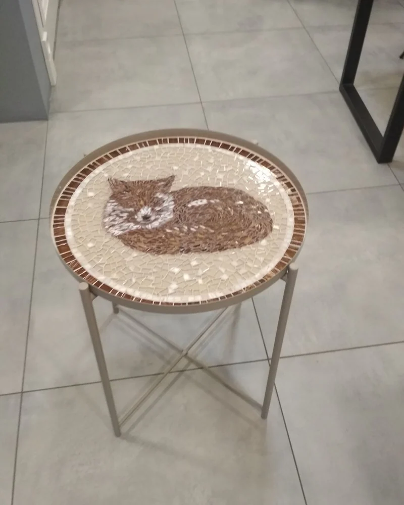 Журнальный столик с мозаикой, лис с цветком