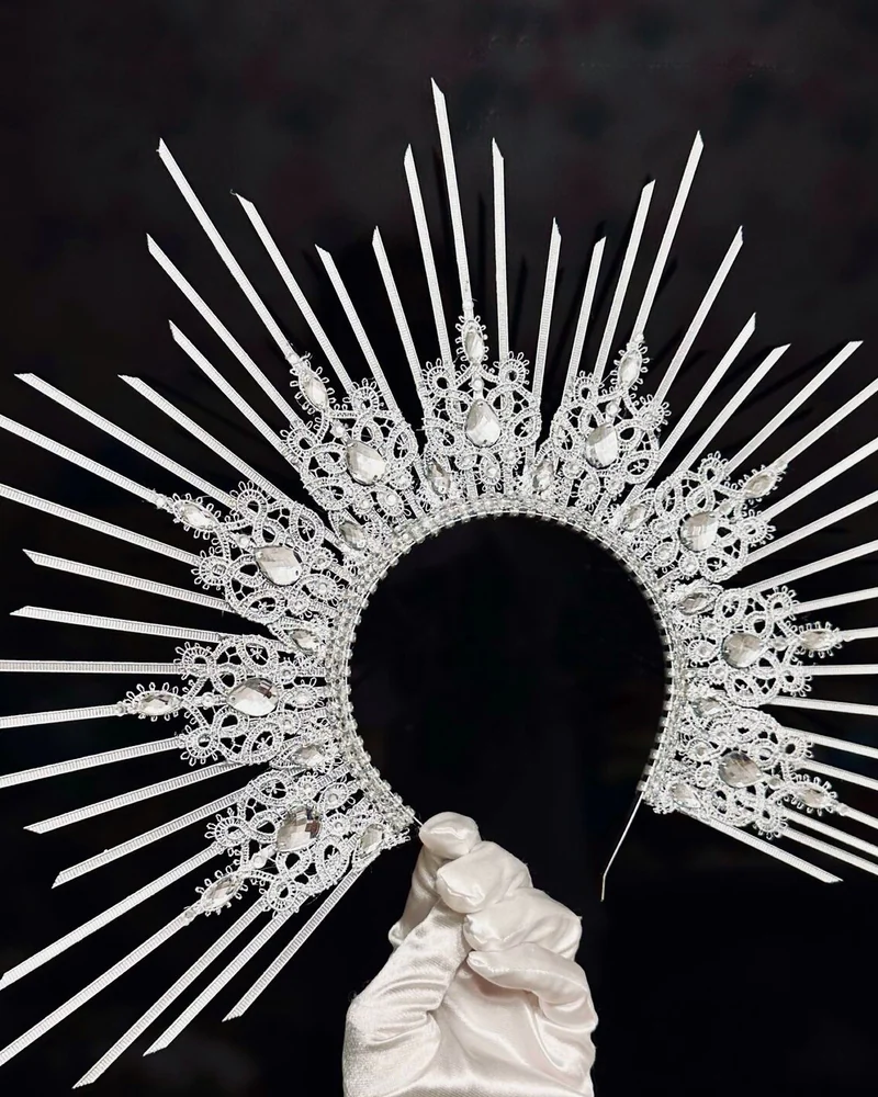 Серебряная корона снегурочки — Серый