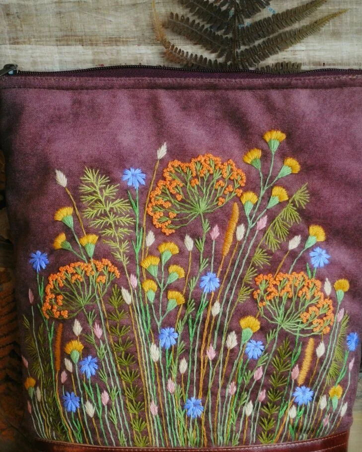 Сумка с вышивкой «Вишневое лето»