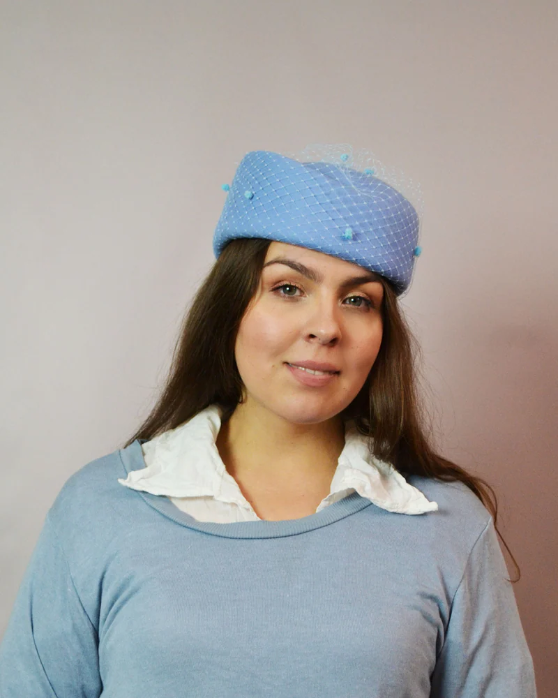 Фетровая шляпа с вуалью Асимметрия голубая