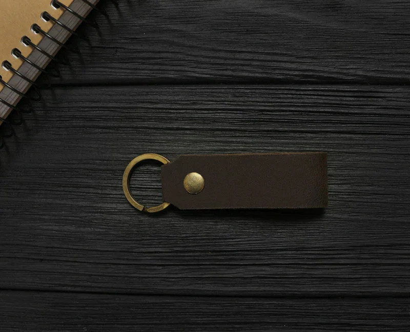 Брелок из натуральной кожи HELFORD Classic коричневый