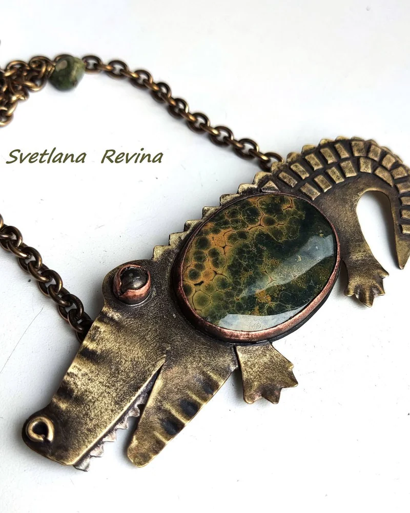 Колье"Crocodile" океаническая яшма, латунь