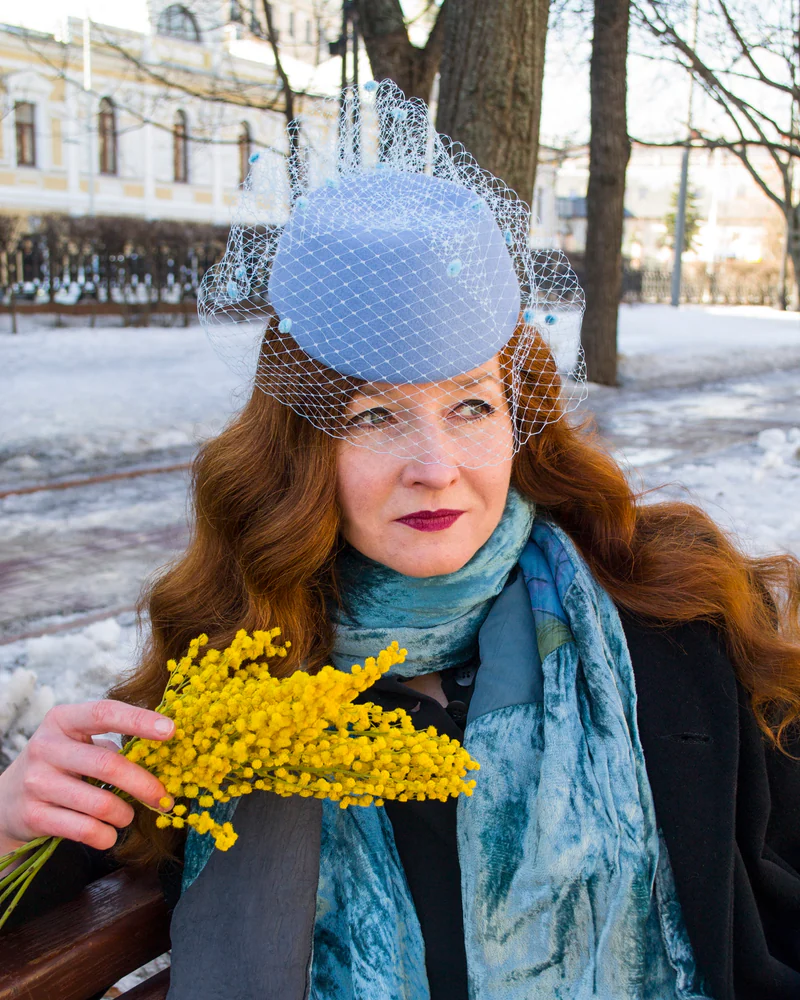 Шляпка Амазонка голубая
