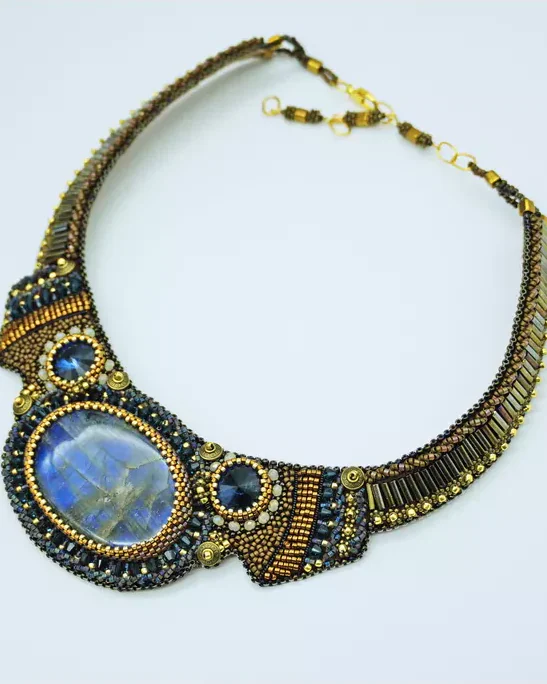 Колье с лабрадором и Swarovski