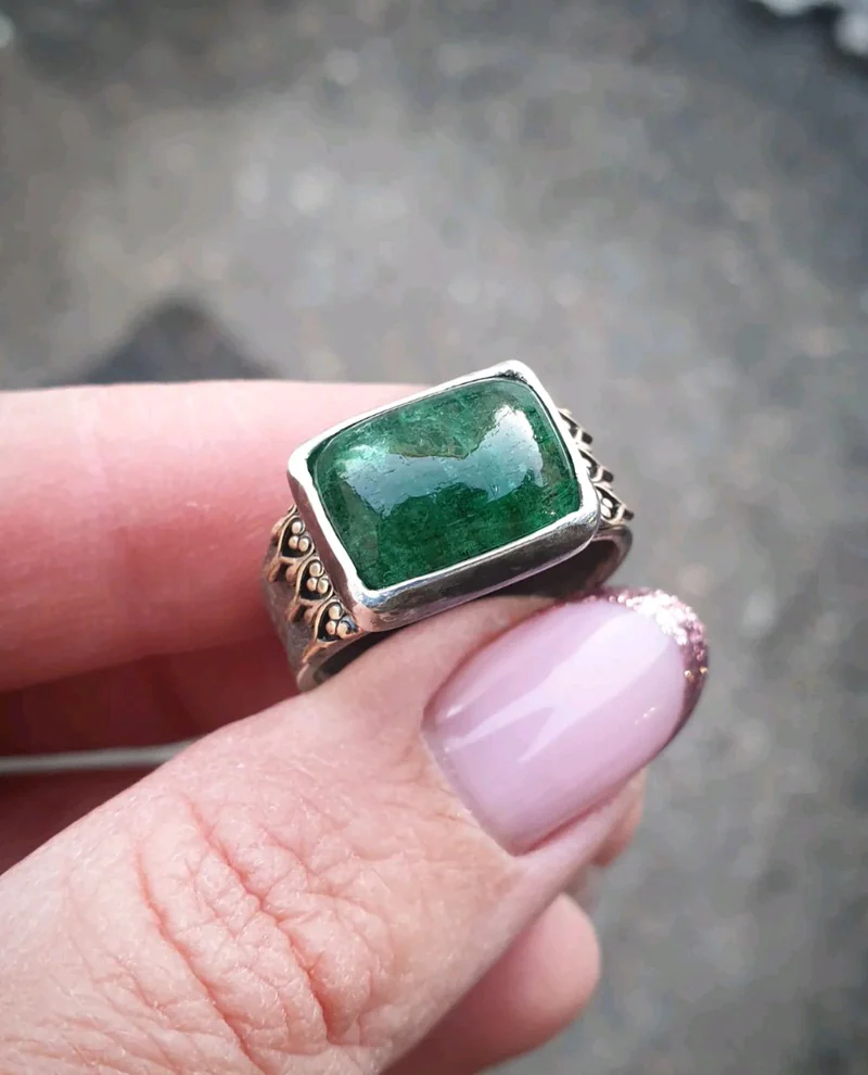 Серебряное кольцо с изумрудом