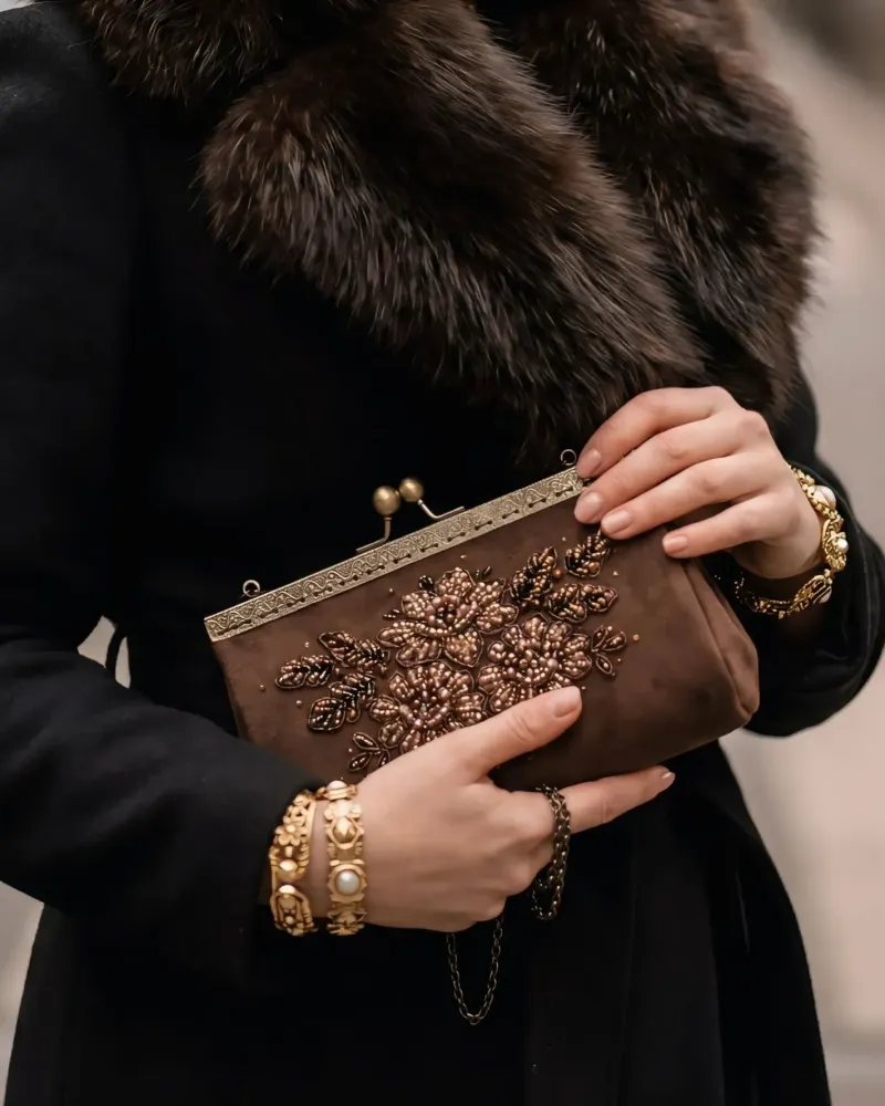 Клатч «Chocolate» с кружевной вышивкой, коричневый — Коричневый