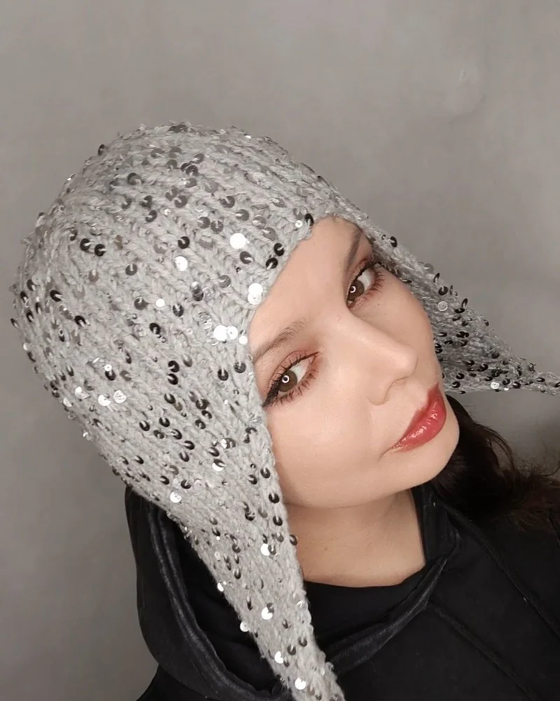 Шапка чепчик шлем, шапка серая с пайетками