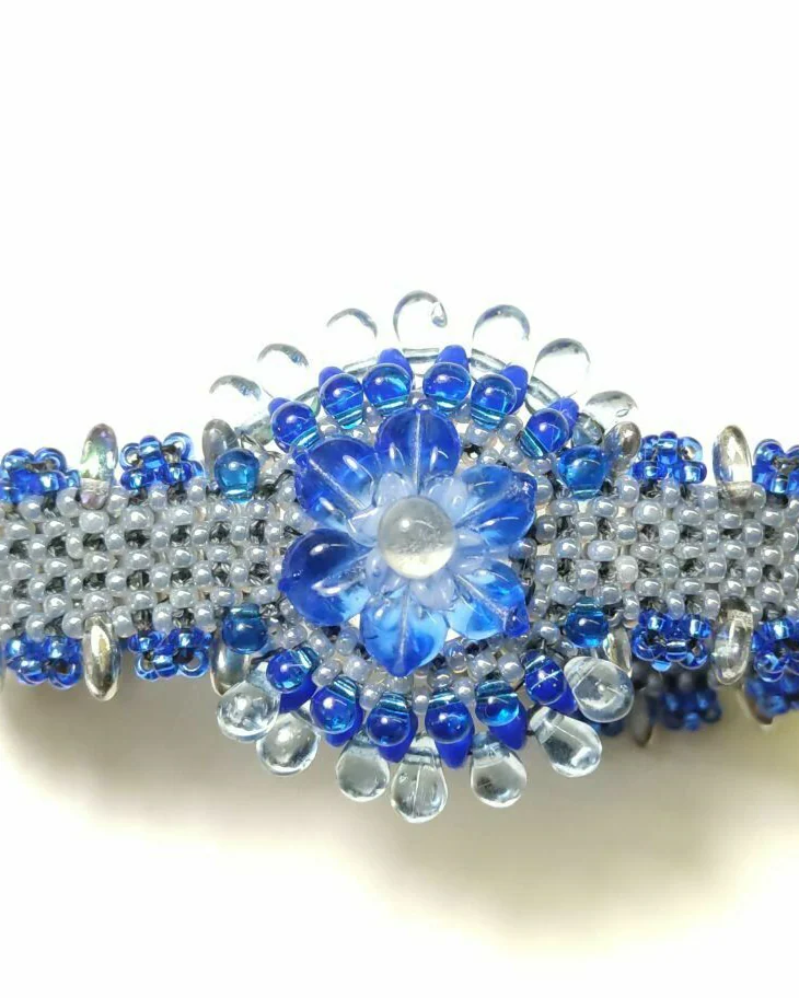 Серый браслет из бисера длина 16,5 см