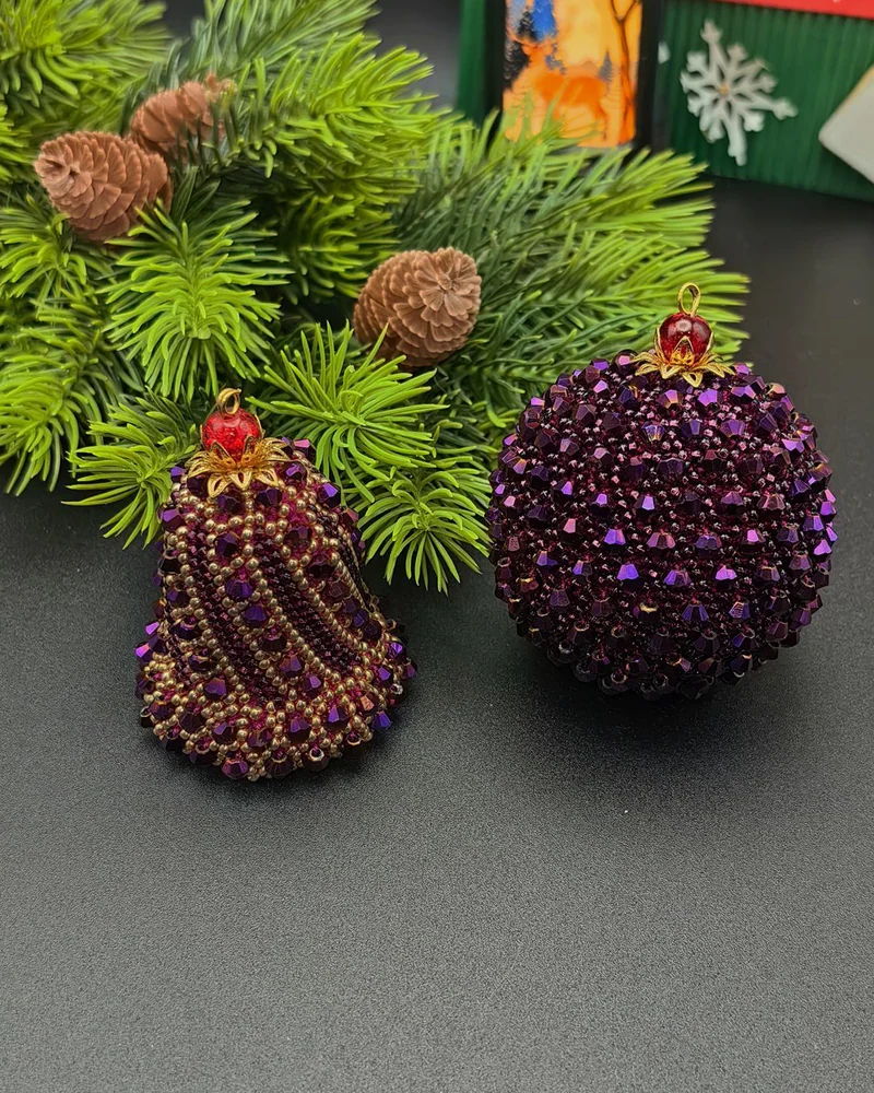 Бордовый елочный колокольчик