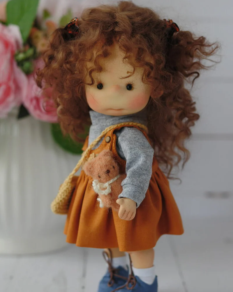 Кукла ручной работы с игрушкой