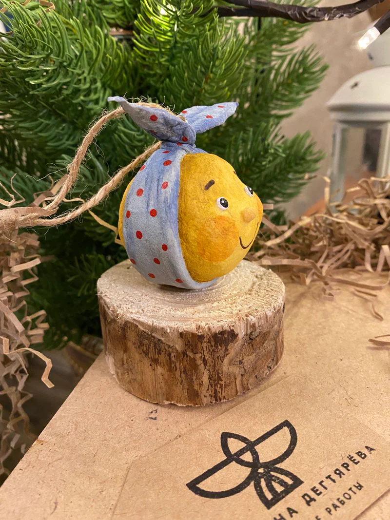 Елочная игрушка из ваты Колобок