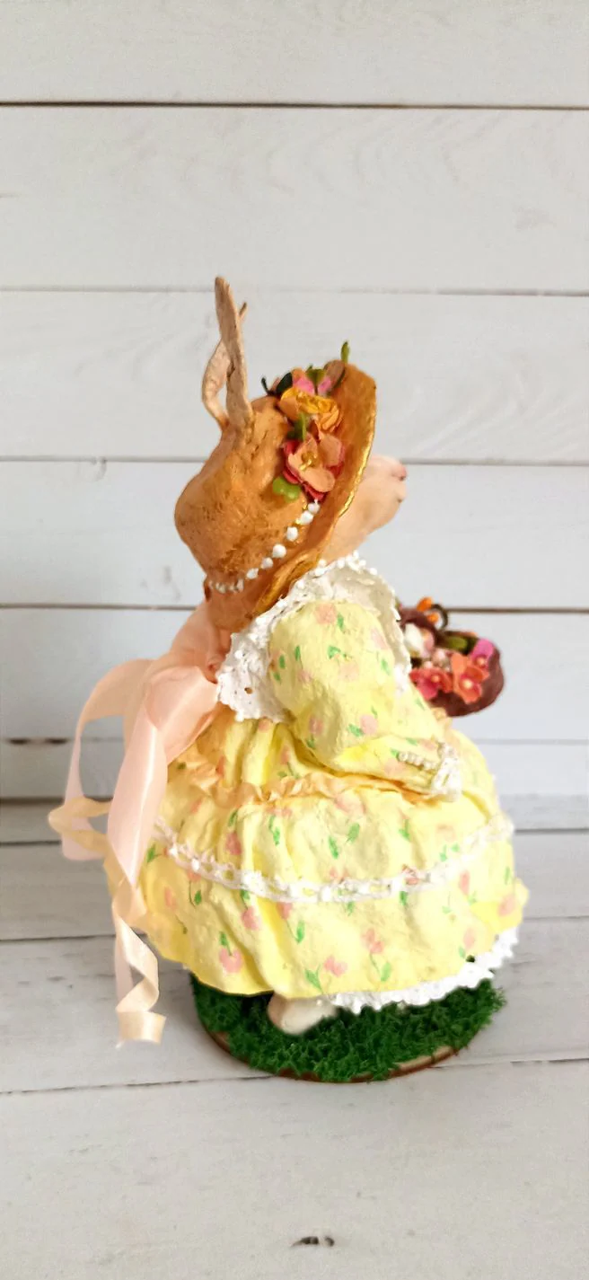 Крольчиха с корзинкой