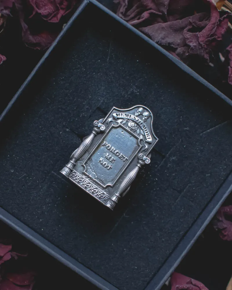 Кольцо «Надгробие» — Forget me not