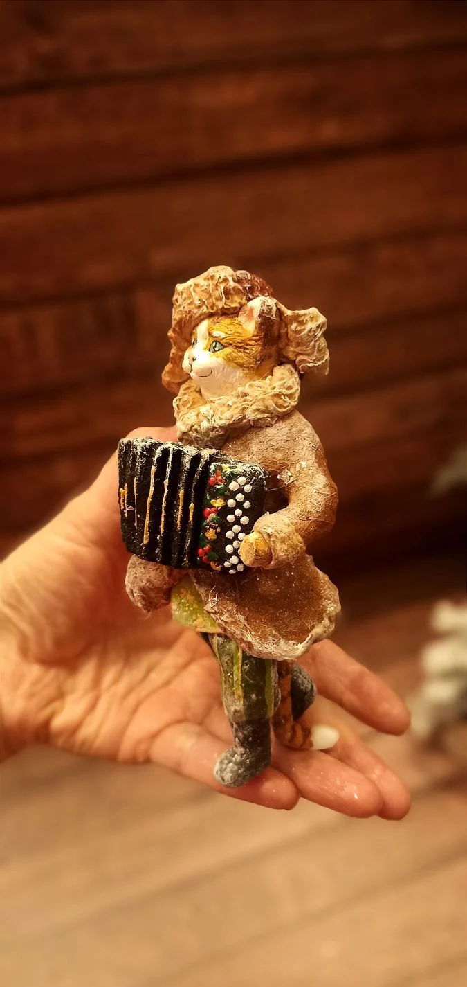 Кот Васька с гармошкой