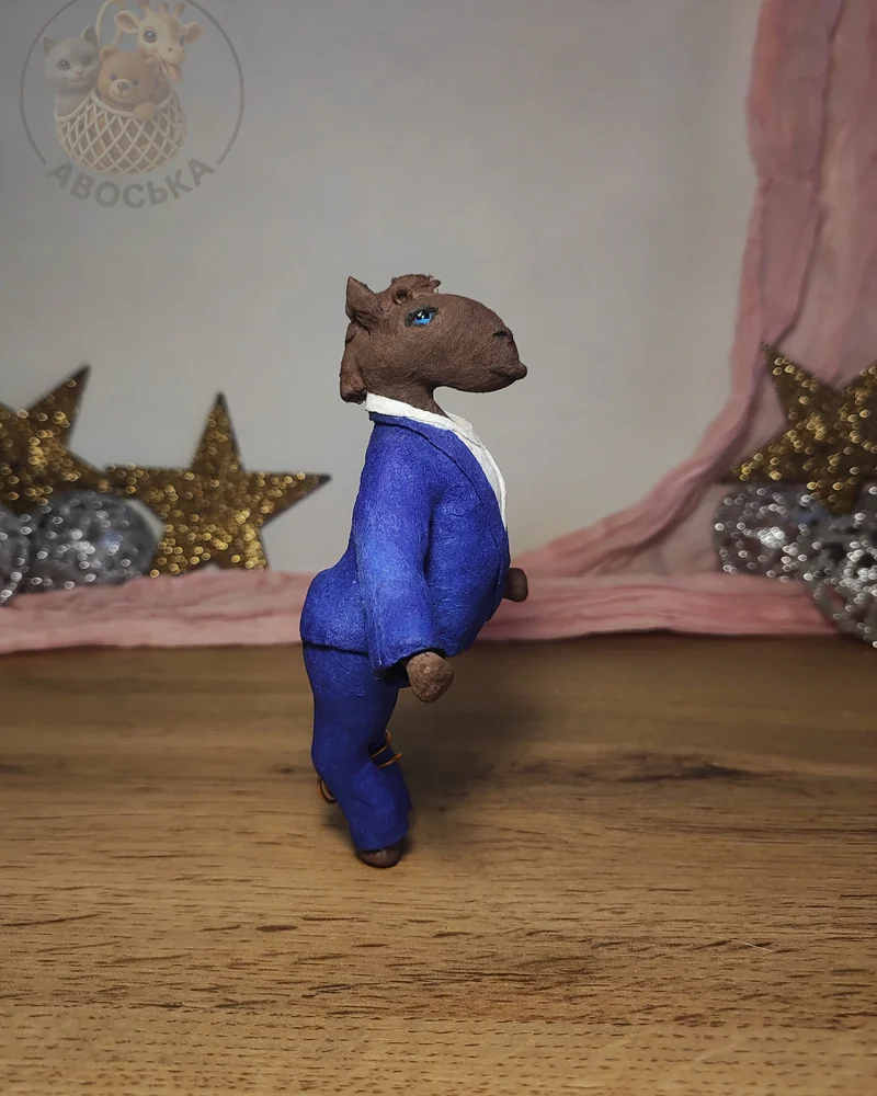 Ватная игрушка «Конь в костюме»