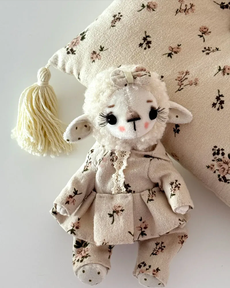 Белая овечка, 18 см