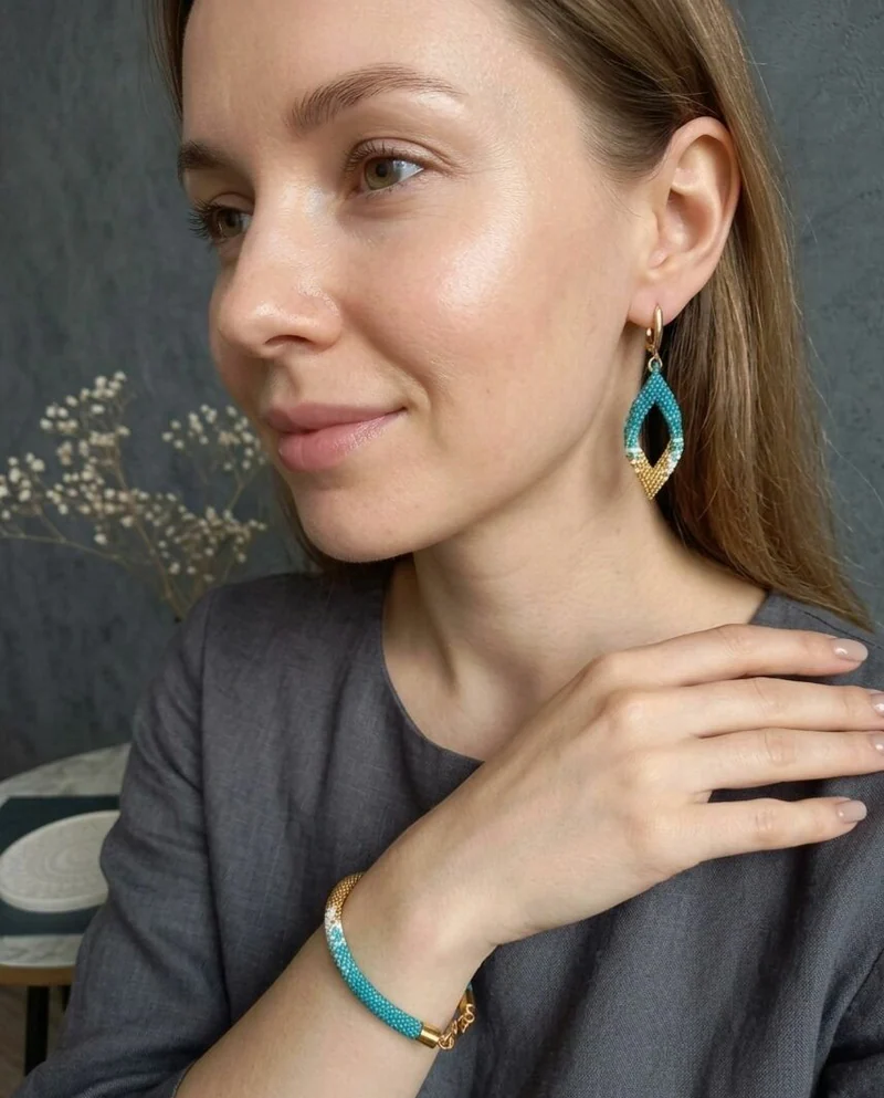 Серьги из бисера Листочки Градиент бирюзовый золотой подарок для жены