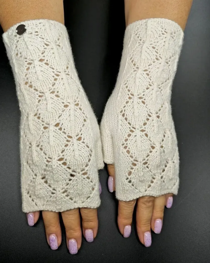 Ажурные митенки из мериноса — Белые
