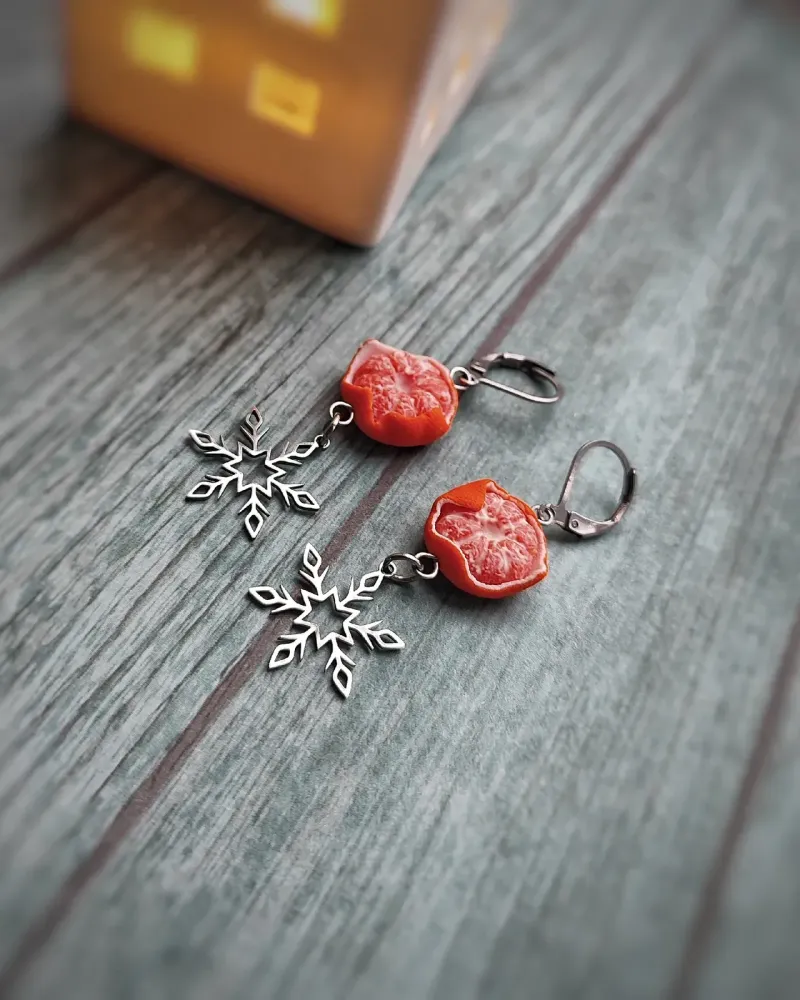 Серьги с мандаринами и снежинками — Красный