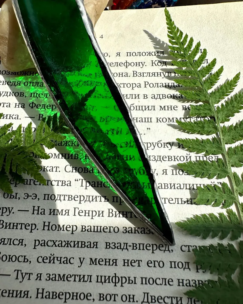 Кулон из витражного зелёного стекла в технике Тиффани — Зеленый