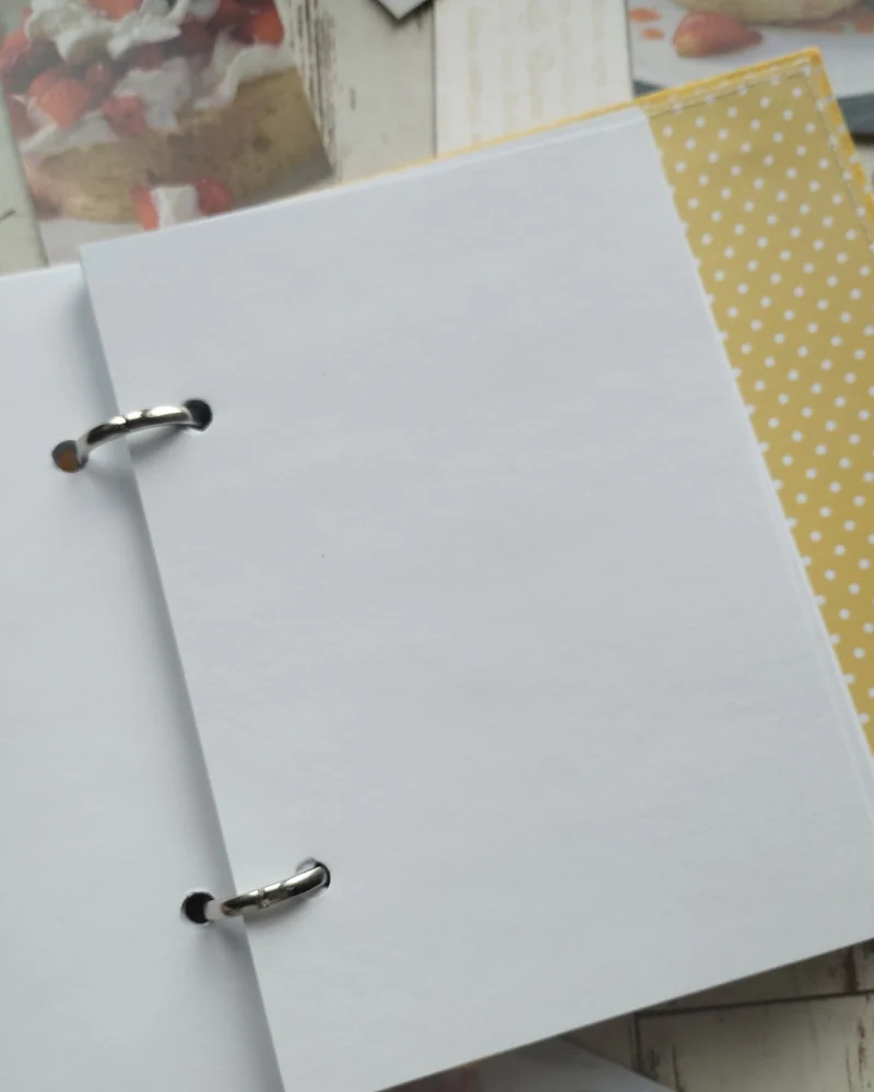 Кулинарная книга на кольцах 13×16 см — Жёлтая в горошек, груши