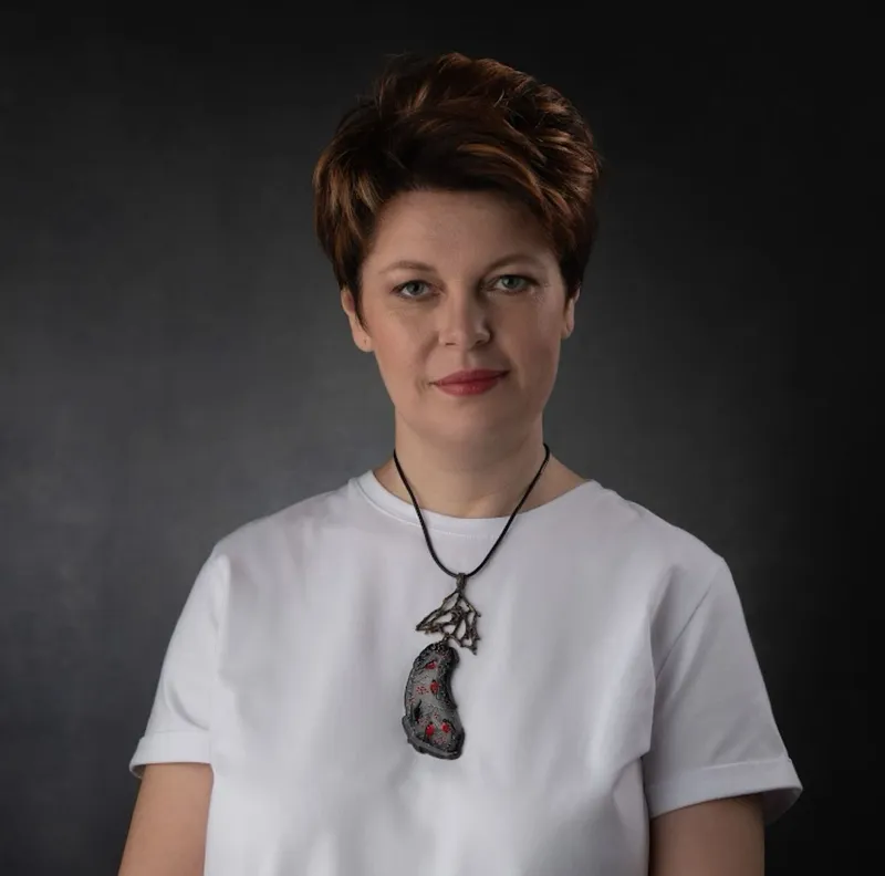 Кулон из латуни с лаковой миниатюрой снегири