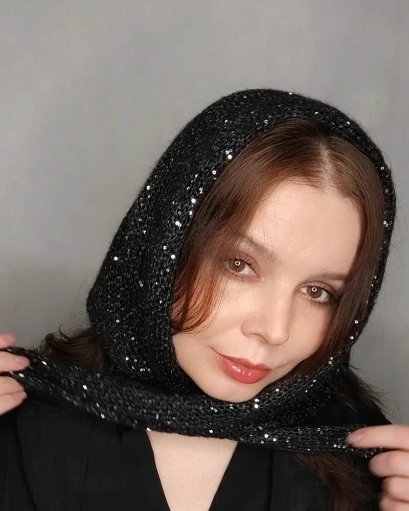 Косынка с пайетками черная вязаная