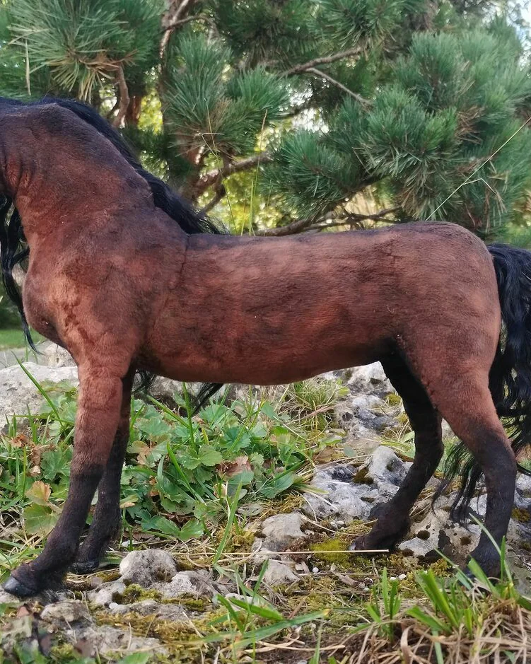 Конь андалузский гнедой, коллекционная игрушка 1:6 — Конь андалузский гнедой