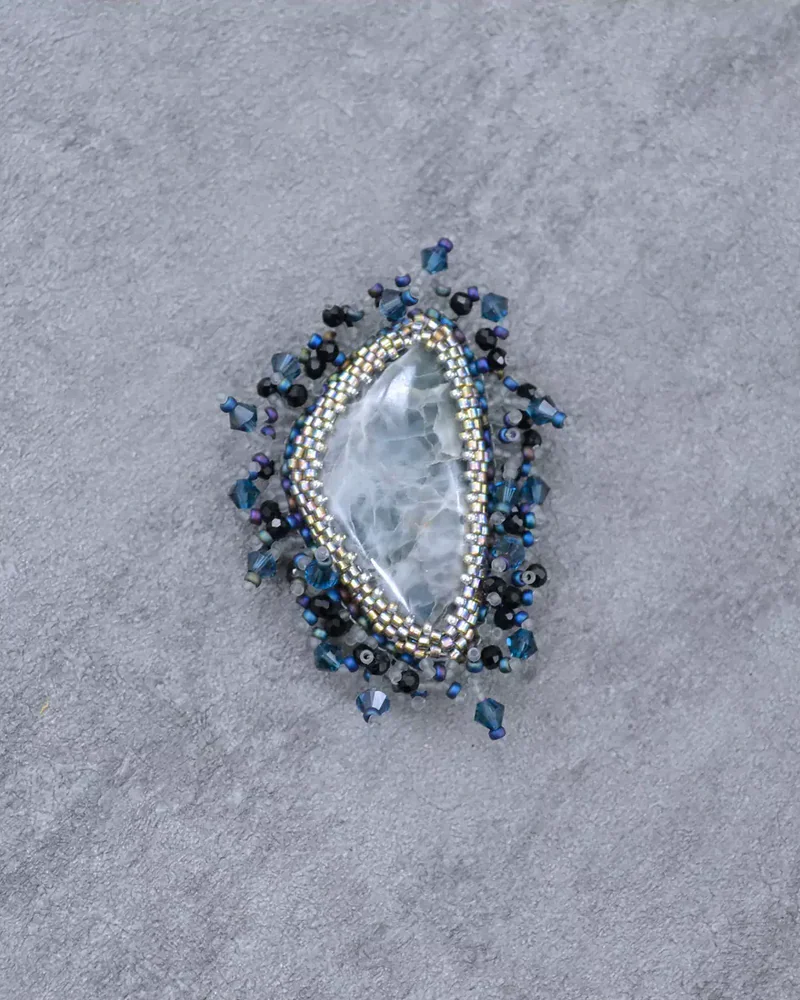 Авторский брошь с офитом и Swarovski