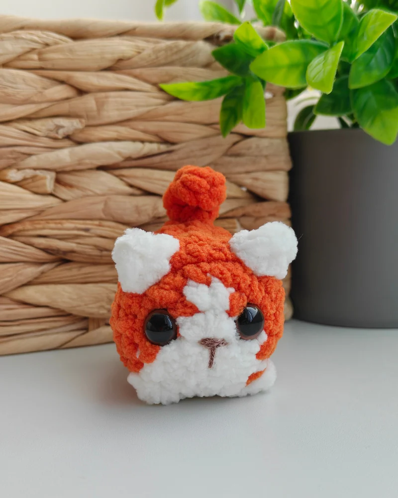 Котёнок из плюшевой пряжи