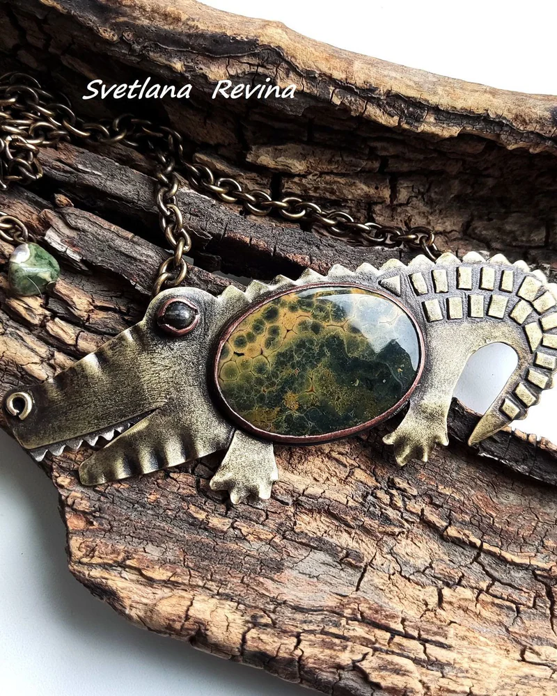 Колье"Crocodile" океаническая яшма, латунь