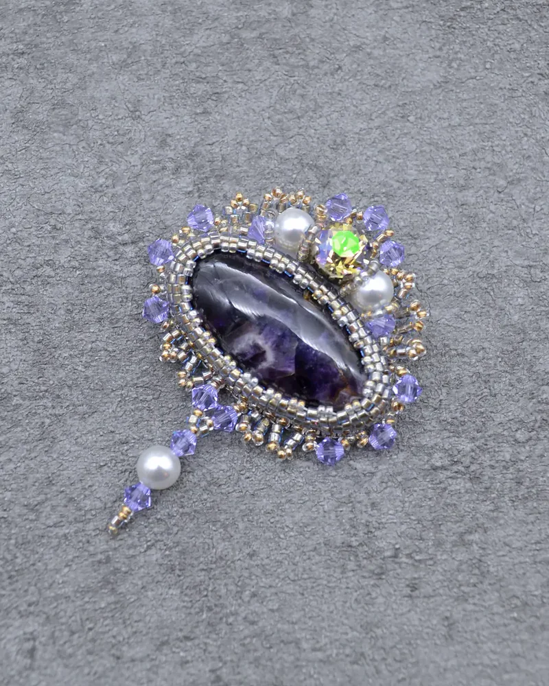 Брошь с аметистом и Swarovski