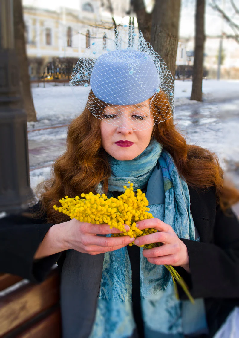 Шляпка Амазонка голубая