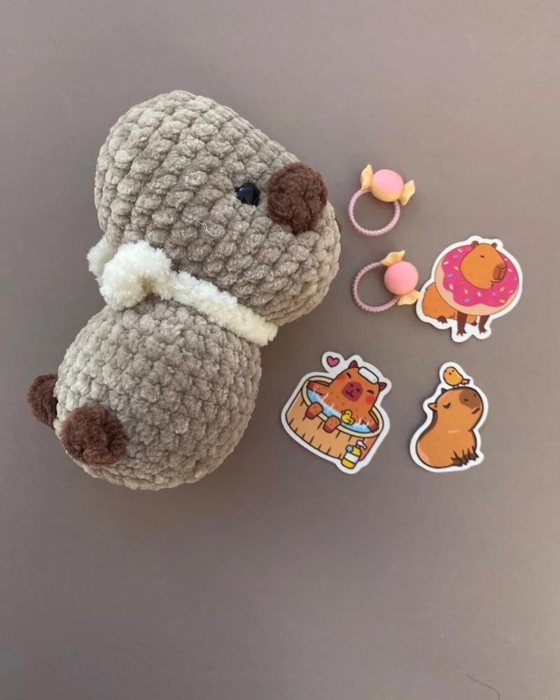Мягкая вязаная игрушка капибара