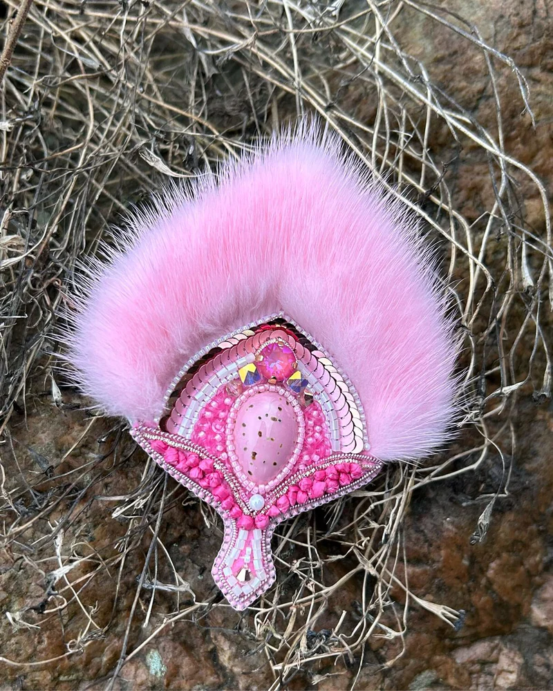 Брошь перо, с мехом норки, розовый