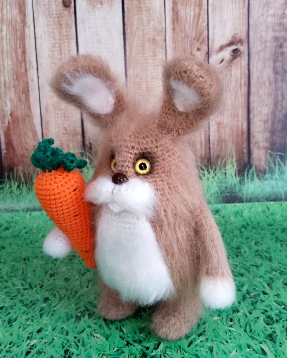 Заяц Ушастик, вязаная игрушка — коричневый
