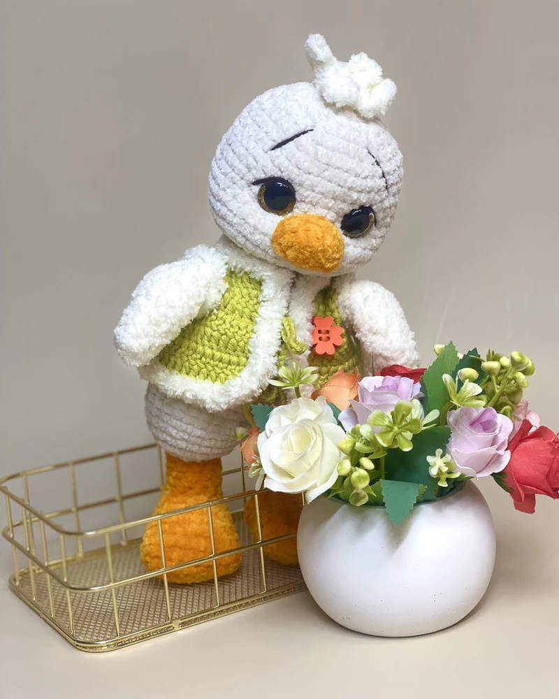 Вязаный белый утёнок амигуруми