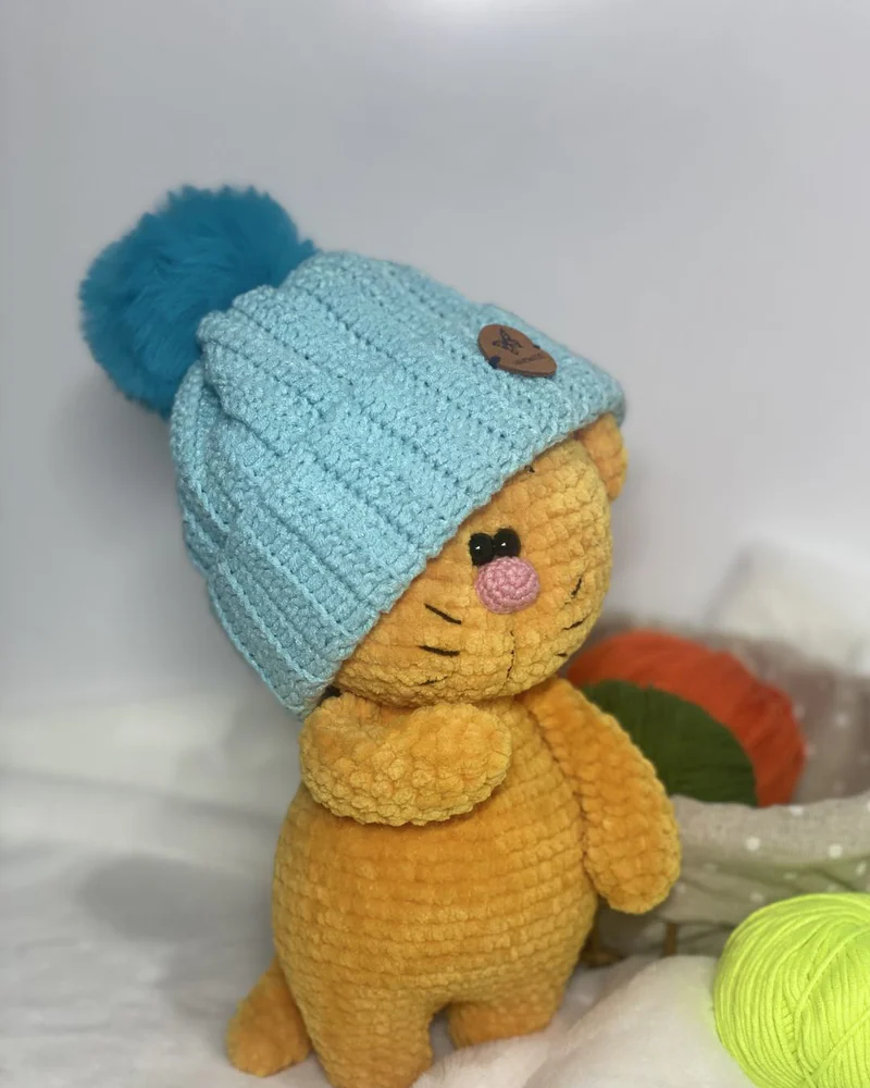 Вязаный оранжевый котик амигуруми